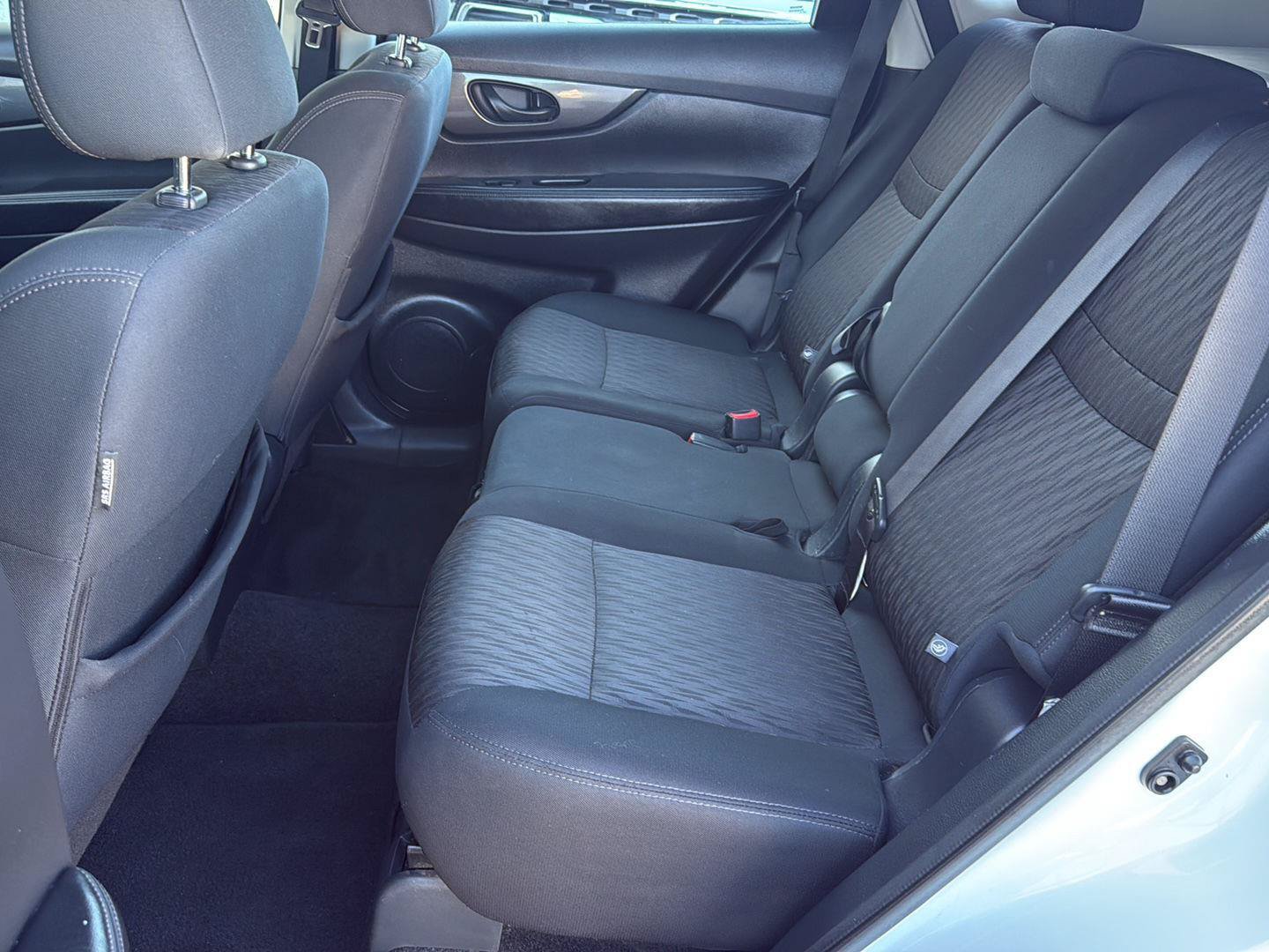 Used 2020 Nissan Rogue S FWD image 25