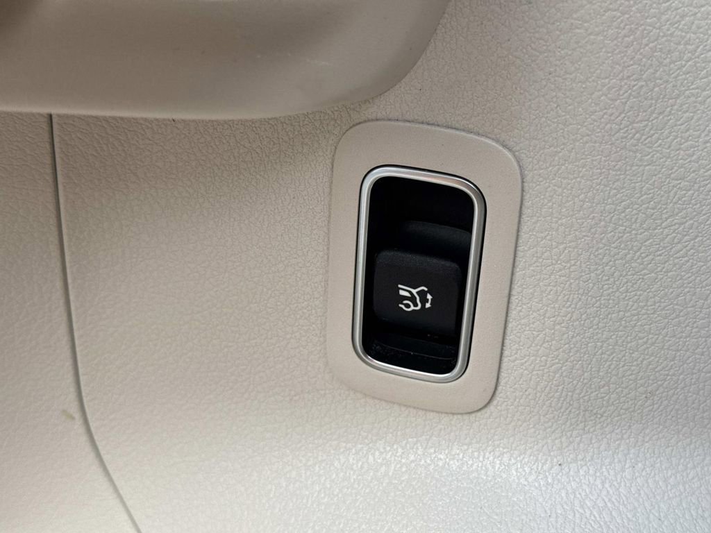 Used 2021 Mercedes-Benz GLA 250 4MATIC image 24