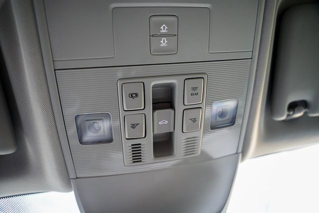 Certified 2025 Volkswagen Taos SE w/ Panoramic Sunroof Package image 20