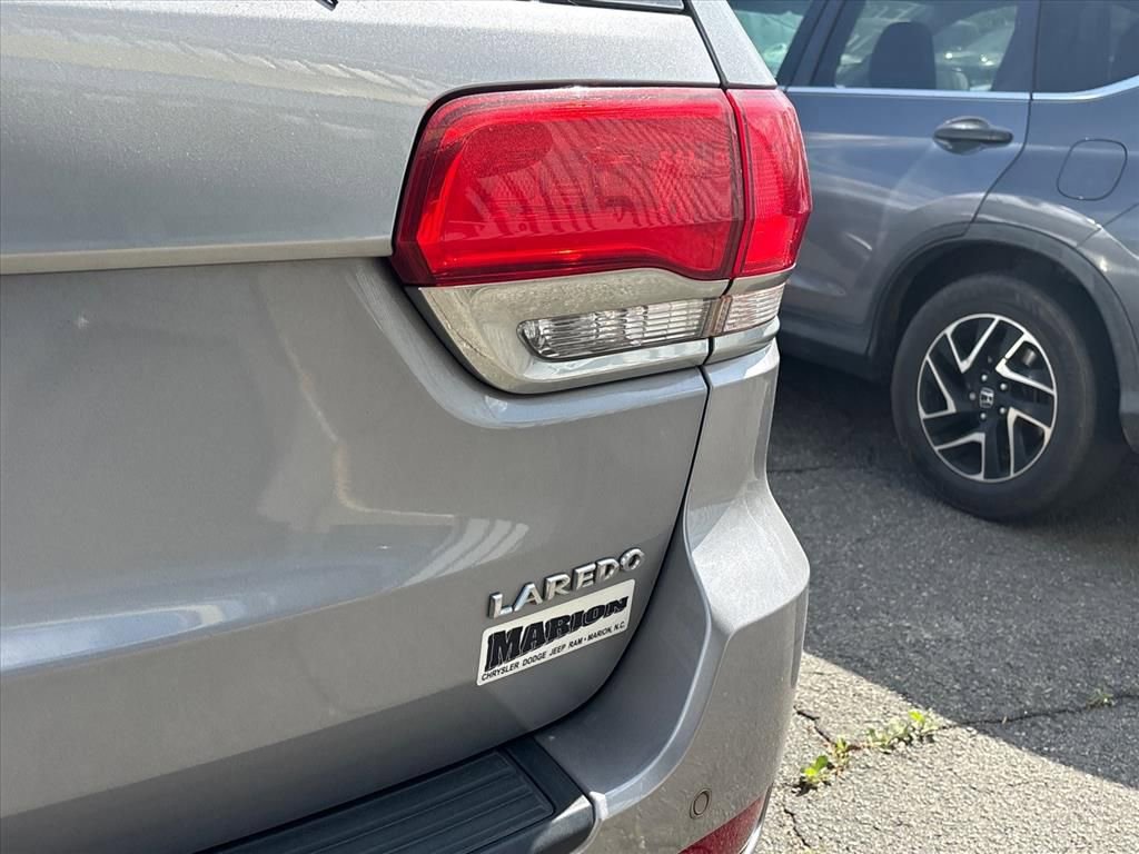 Used 2018 Jeep Grand Cherokee Laredo image 12
