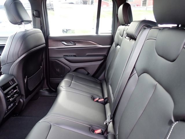 New 2025 Jeep Grand Cherokee Limited w/ Black Appearance Package AWD/4WD image 13