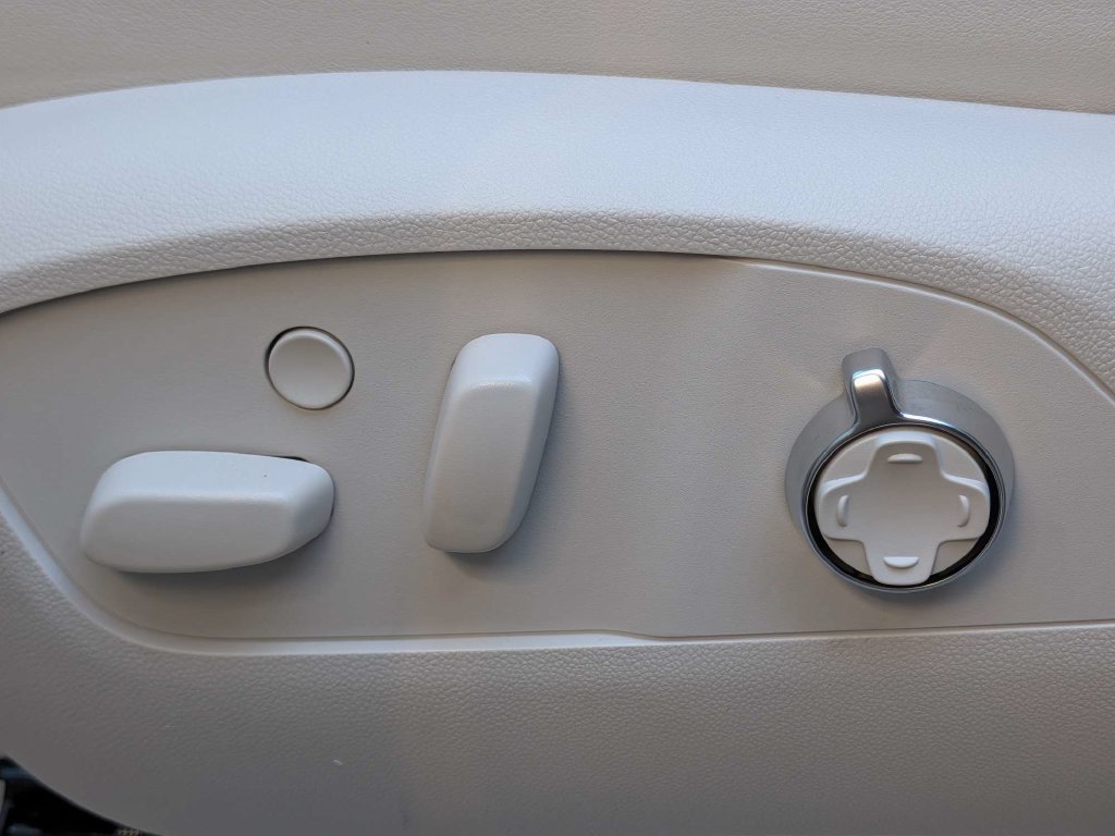 Used 2027 Buick Enclave Avenir w/ LPO, Illumination Package FWD image 20