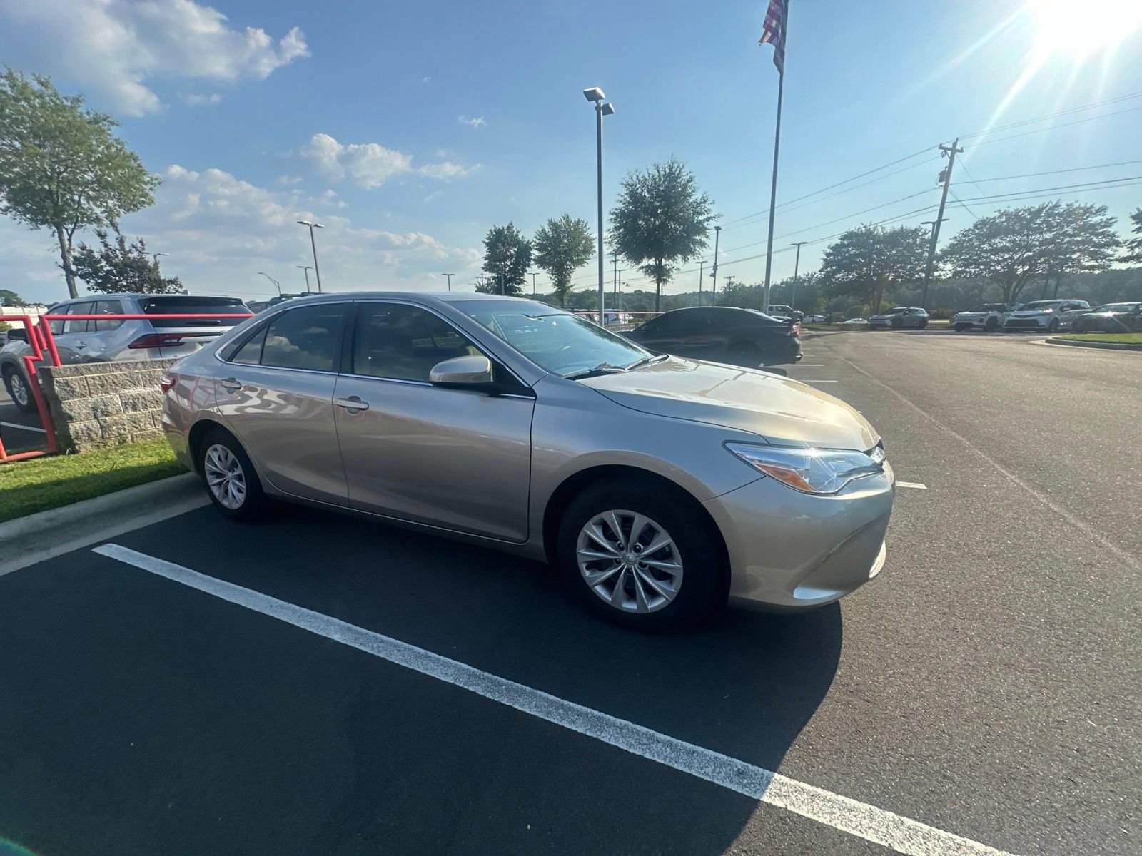 Used 2017 Toyota Camry LE FWD image 11