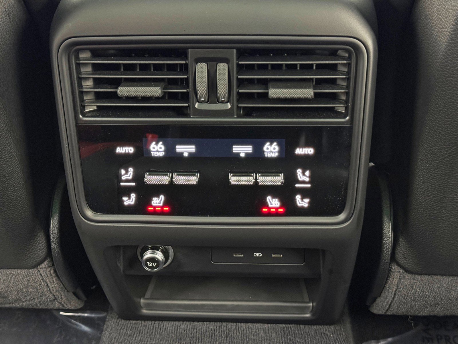 Used 2024 Porsche Cayenne image 37