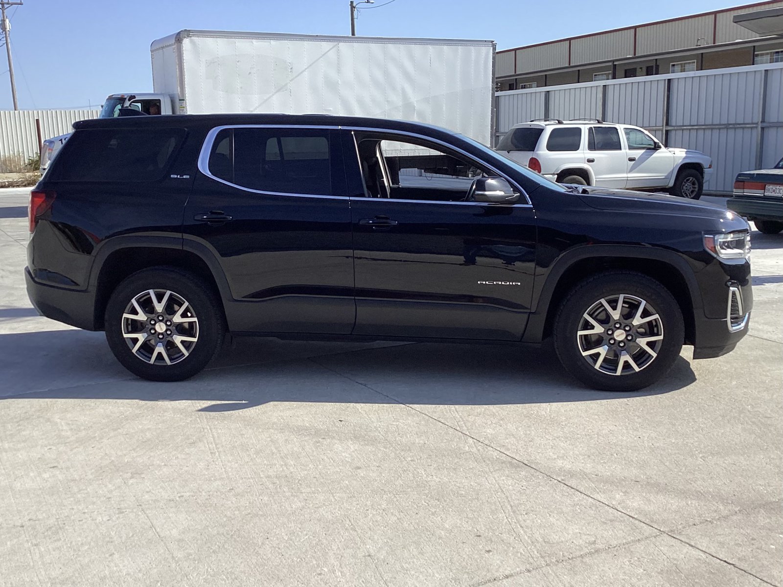 Used 2020 GMC Acadia SLE AWD/4WD image 4