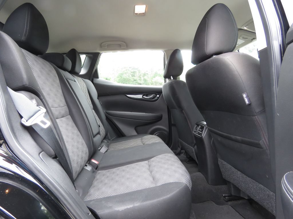Used 2021 Nissan Rogue Sport SV AWD/4WD image 16