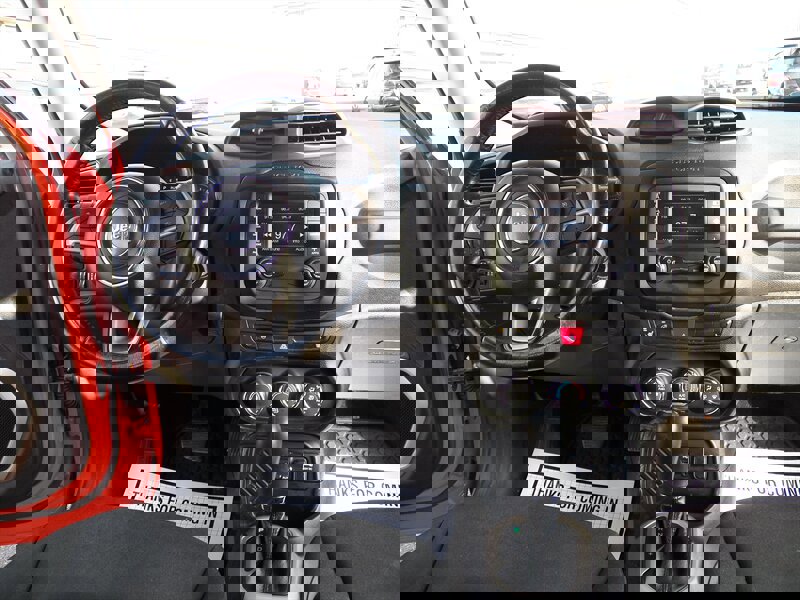 Used 2016 Jeep Renegade Latitude w/ Cold Weather Group image 12