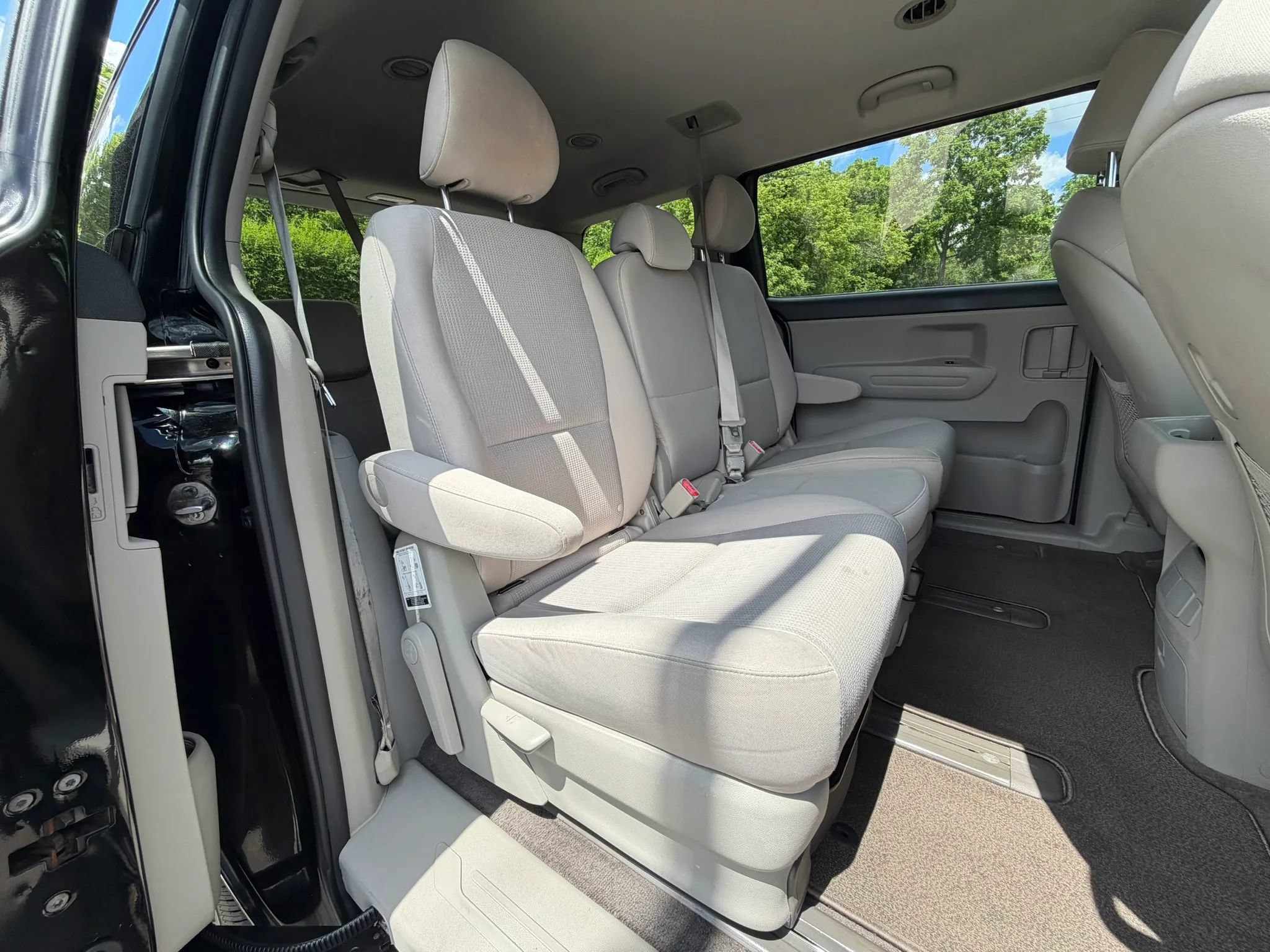 Used 2019 Kia Sedona LX FWD image 18