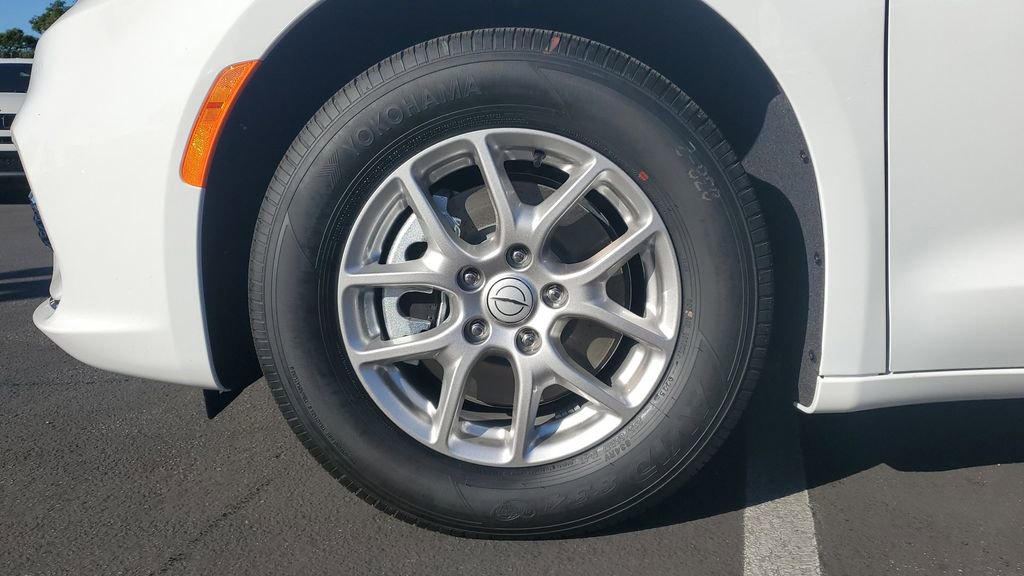 New 2026 Chrysler Pacifica Select image 7