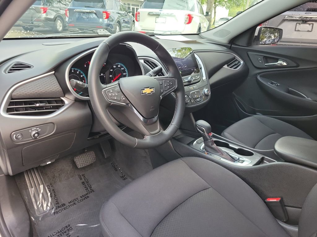 Used 2025 Chevrolet Malibu RS FWD image 14