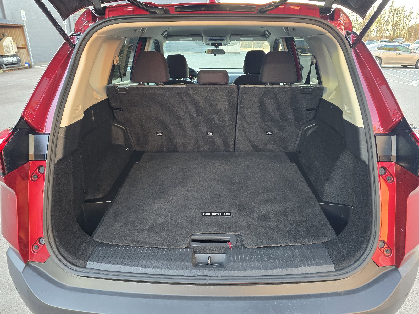 Used 2023 Nissan Rogue SV image 25