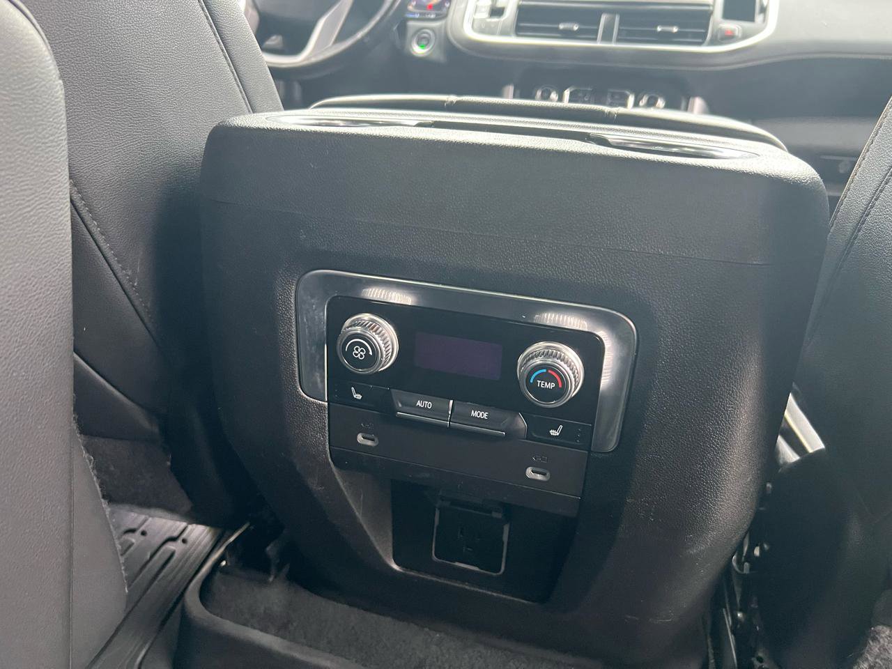 Used 2022 GMC Yukon SLT w/ SLT Premium Package image 50