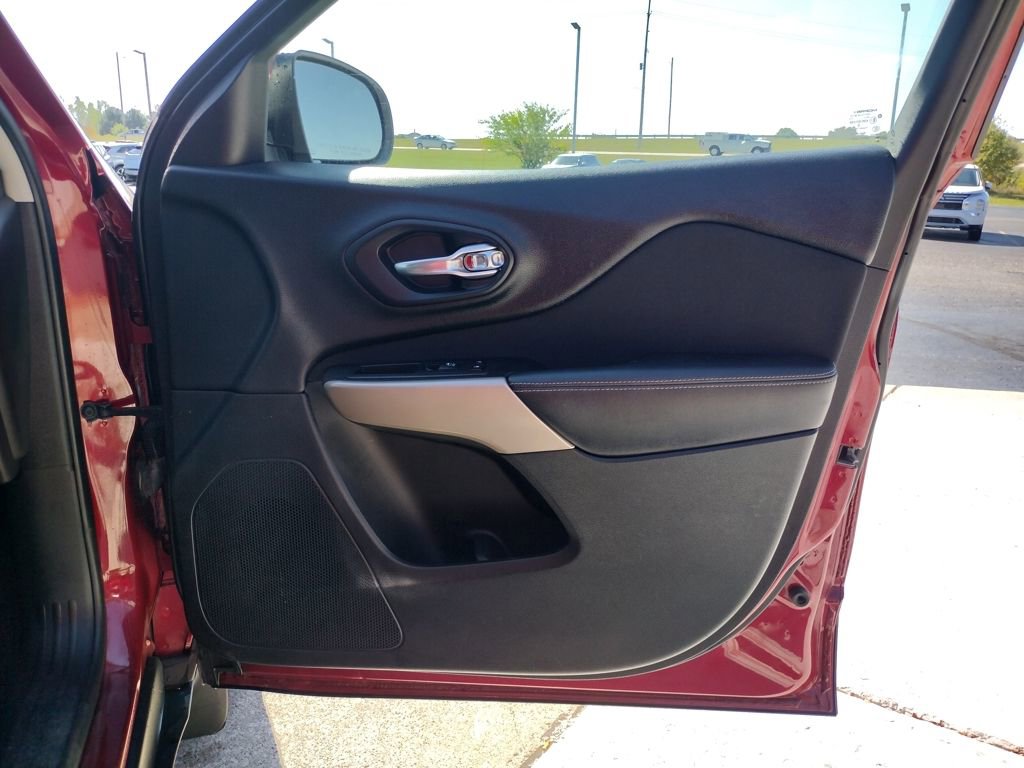 Used 2017 Jeep Cherokee Latitude w/ Cold Weather Group image 22