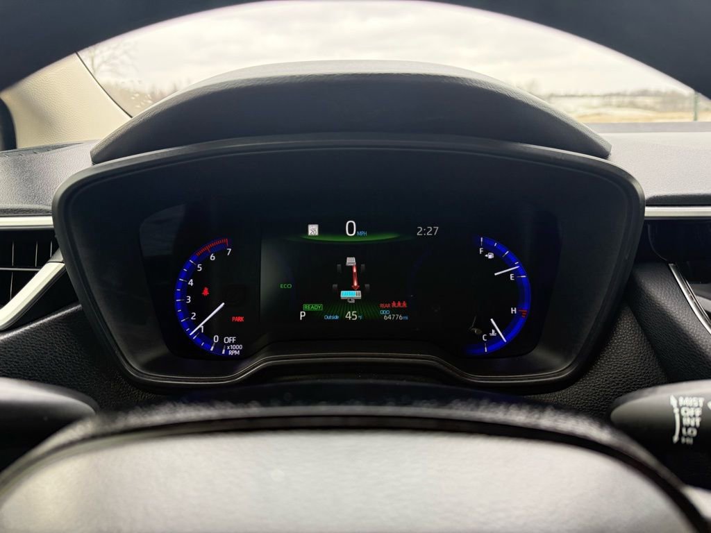 Used 2021 Toyota Corolla LE w/ Carpet Mat Package (TMS) image 32