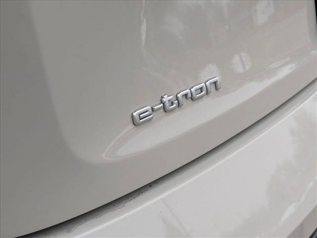 Used 2021 Audi e-tron Premium w/ Convenience Plus Package image 9