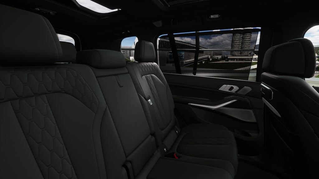 Used 2026 BMW X7 M60i image 39