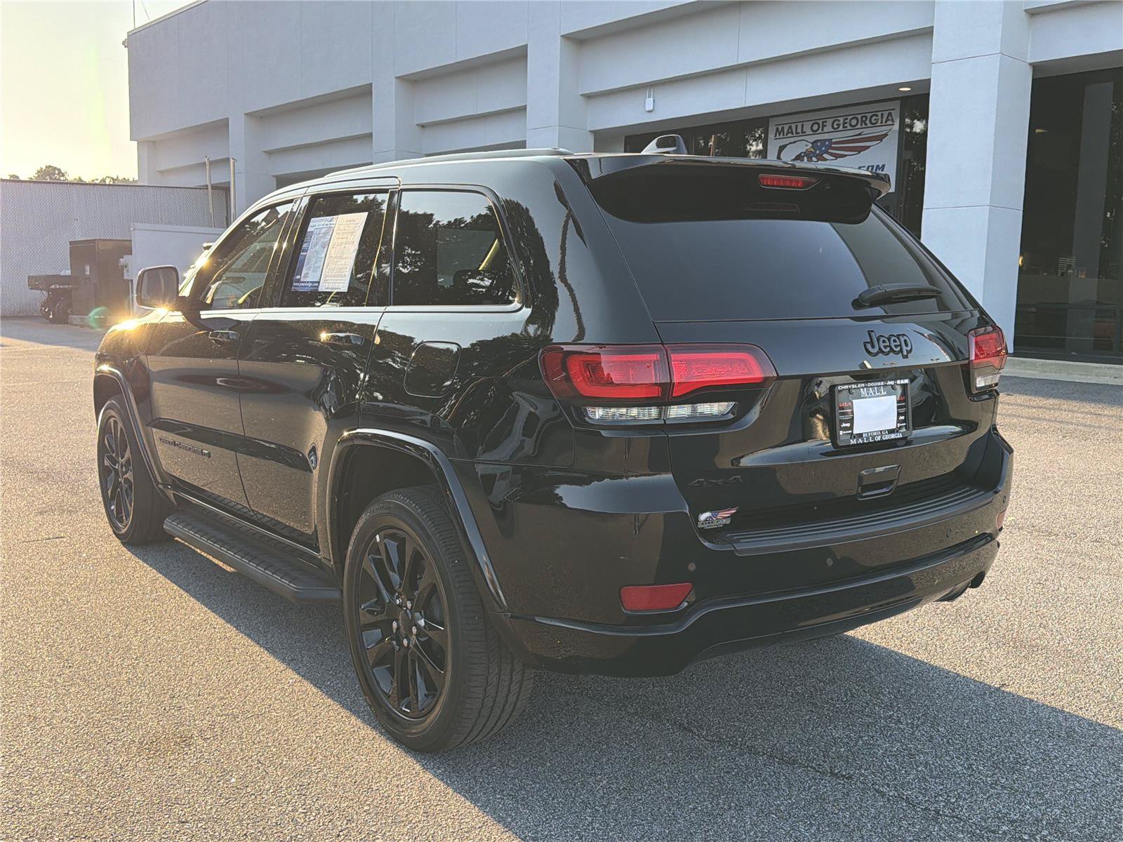 Used 2022 Jeep Grand Cherokee Laredo X AWD/4WD image 7
