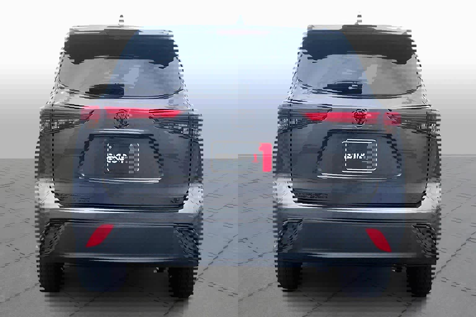 Used 2023 Toyota Highlander XLE image 4