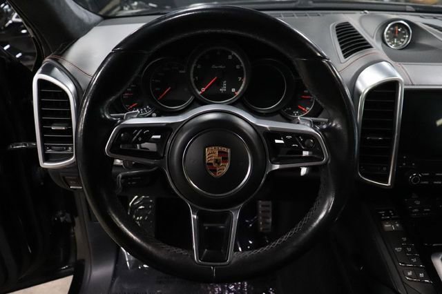 Used 2017 Porsche Cayenne Turbo AWD/4WD image 28