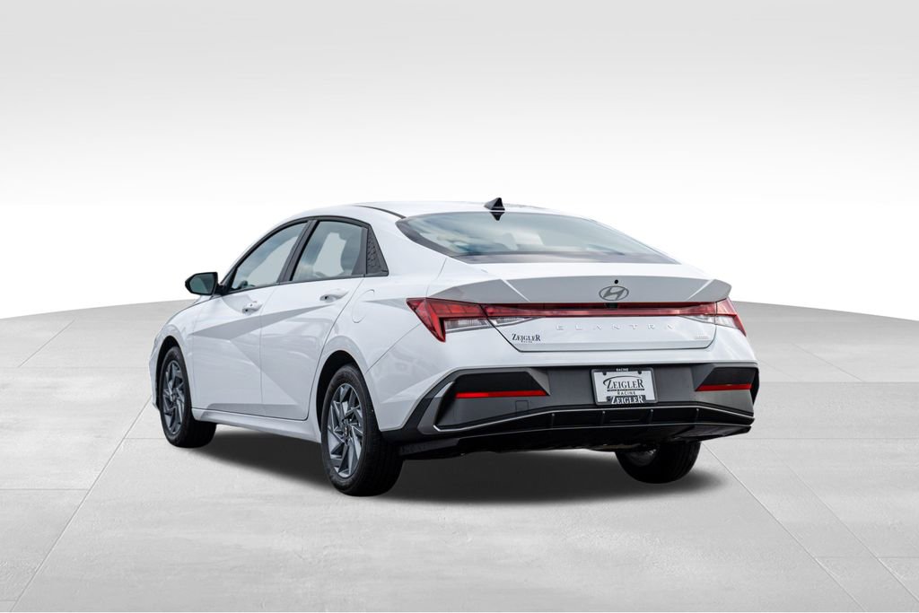 Certified 2025 Hyundai Elantra Blue image 6