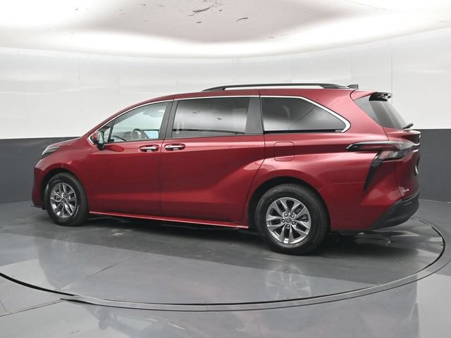 Used 2025 Toyota Sienna XLE FWD image 35