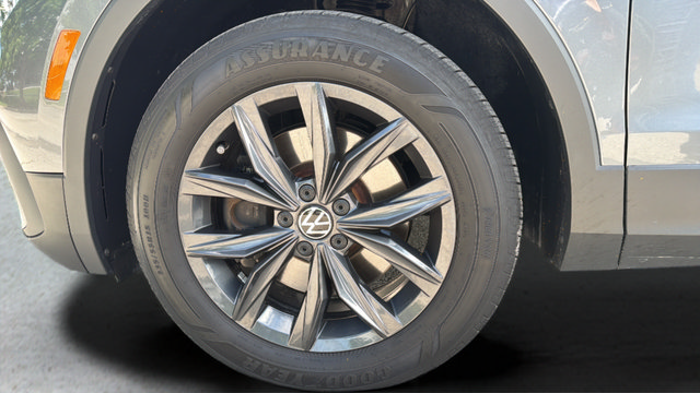 Used 2024 Volkswagen Tiguan SE AWD/4WD image 41