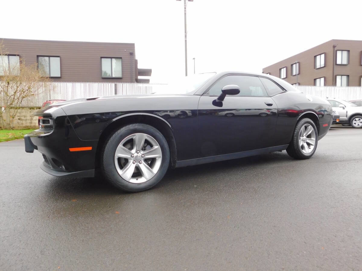 Used 2015 Dodge Challenger SXT image 4