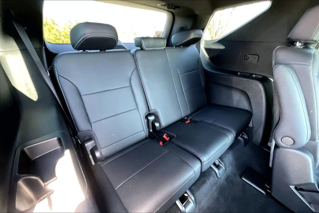 Used 2025 Chevrolet Traverse LT image 25