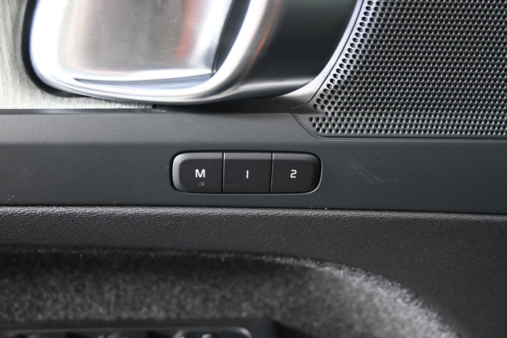 Used 2024 Volvo XC40 B5 Plus AWD/4WD image 20