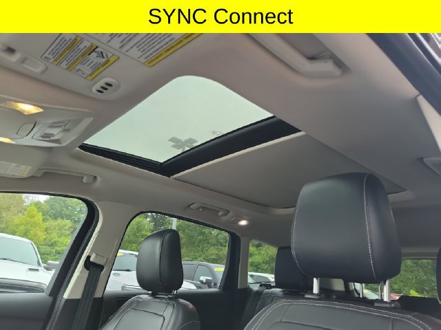 Used 2018 Ford Escape Titanium w/ Ford Safe & Smart Package AWD/4WD image 25