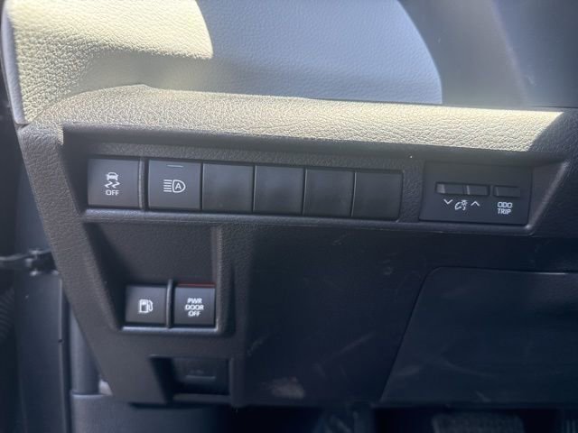 Used 2025 Toyota Sienna XLE image 24