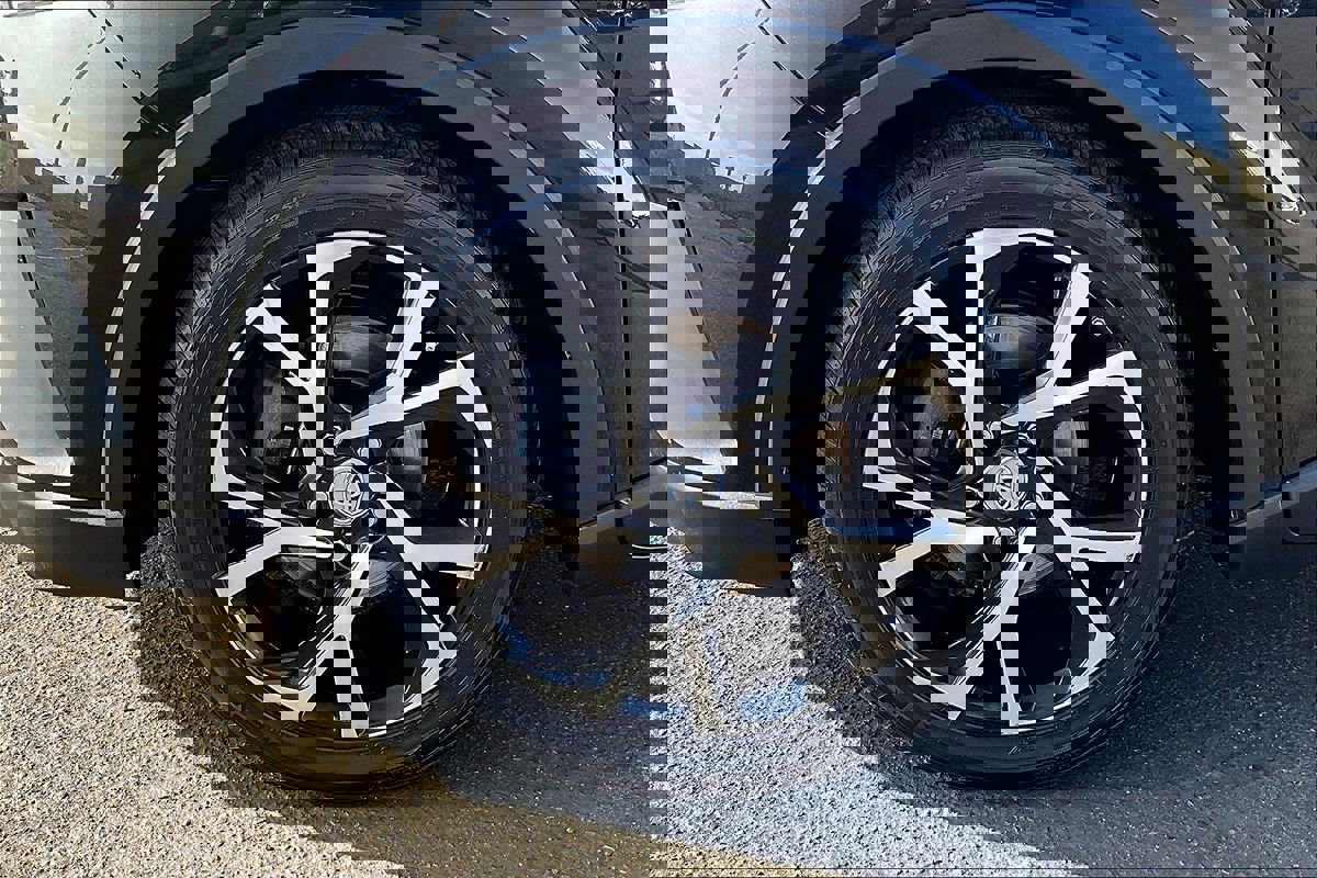 Used 2018 Toyota C-HR XLE image 25