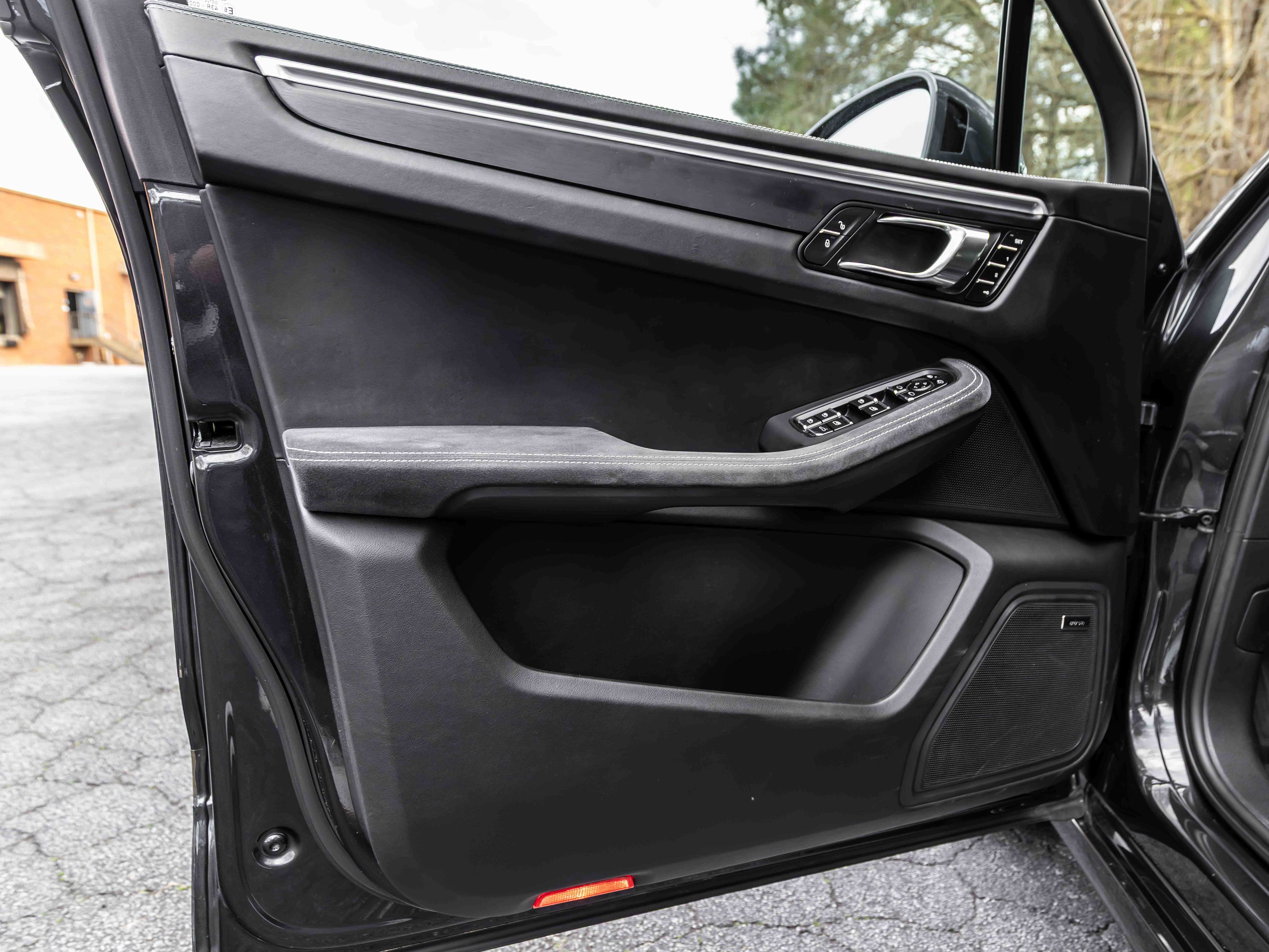 Used 2017 Porsche Macan GTS AWD/4WD image 31