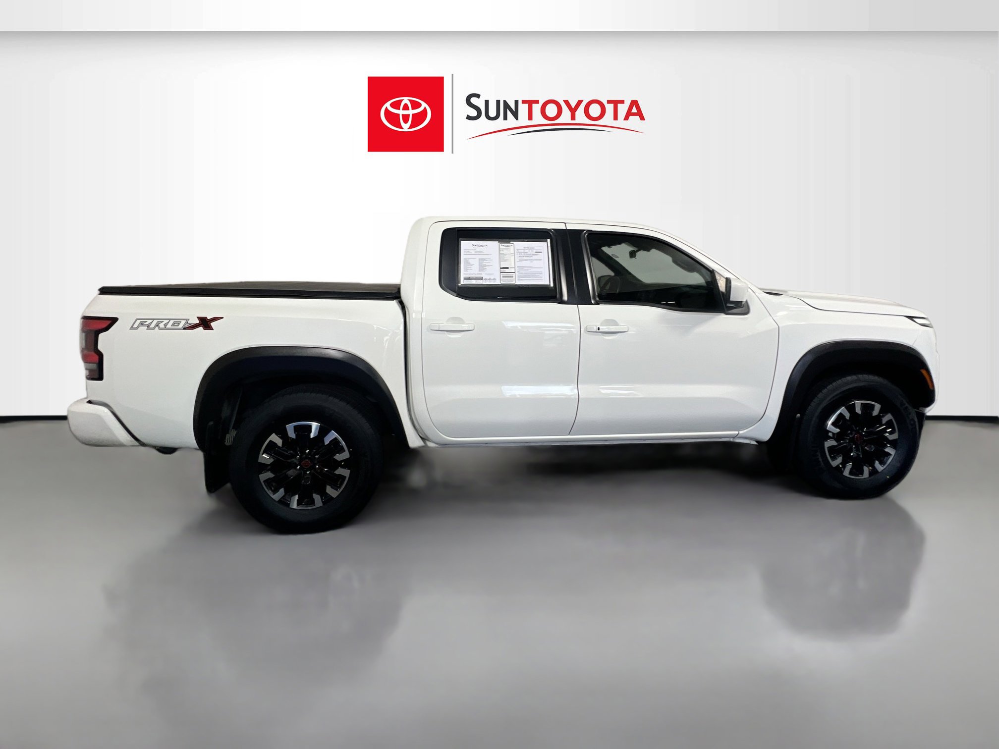 Used 2022 Nissan Frontier Pro-X image 2
