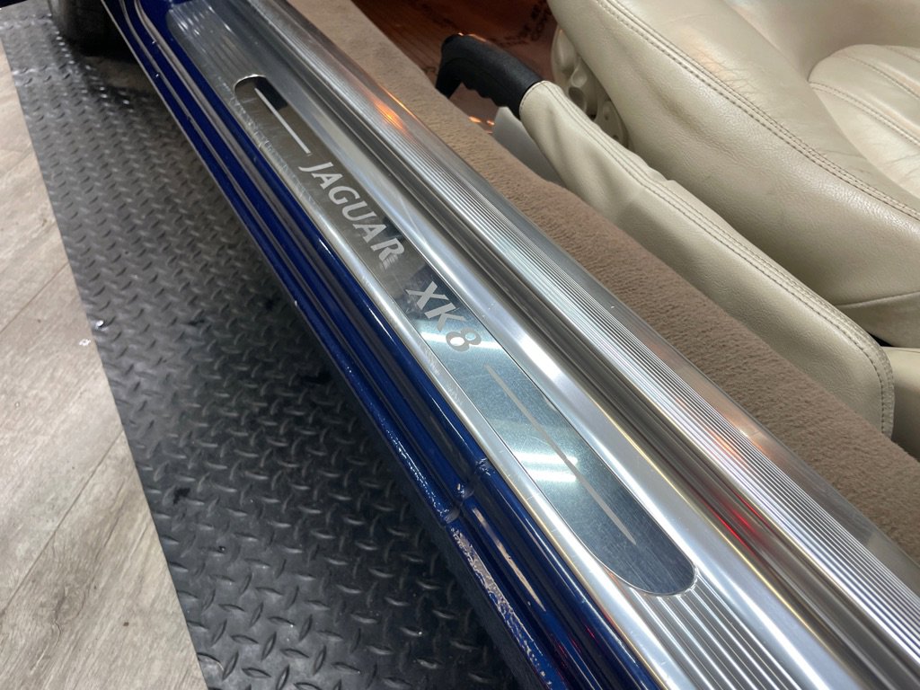 Used 2003 Jaguar XK8 Convertible image 23