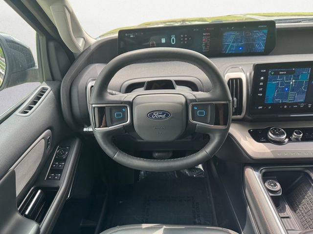 Used 2025 Ford Expedition Active AWD/4WD image 12