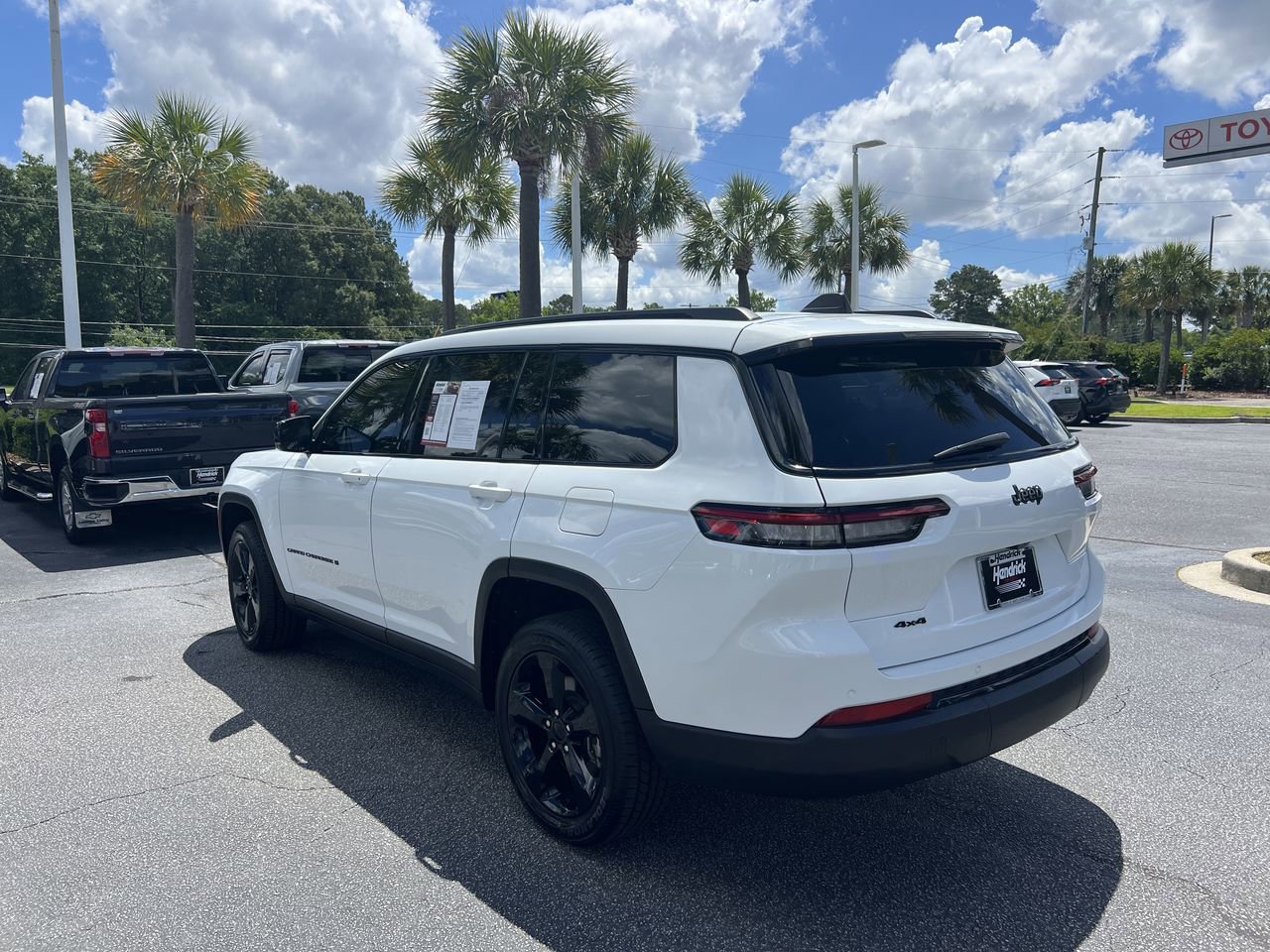 Used 2023 Jeep Grand Cherokee L Laredo AWD/4WD image 8