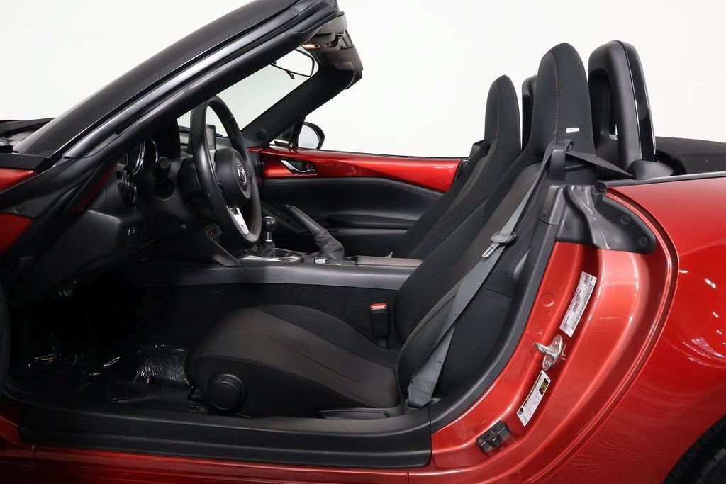 Used 2016 MAZDA MX-5 Miata Club RWD image 11
