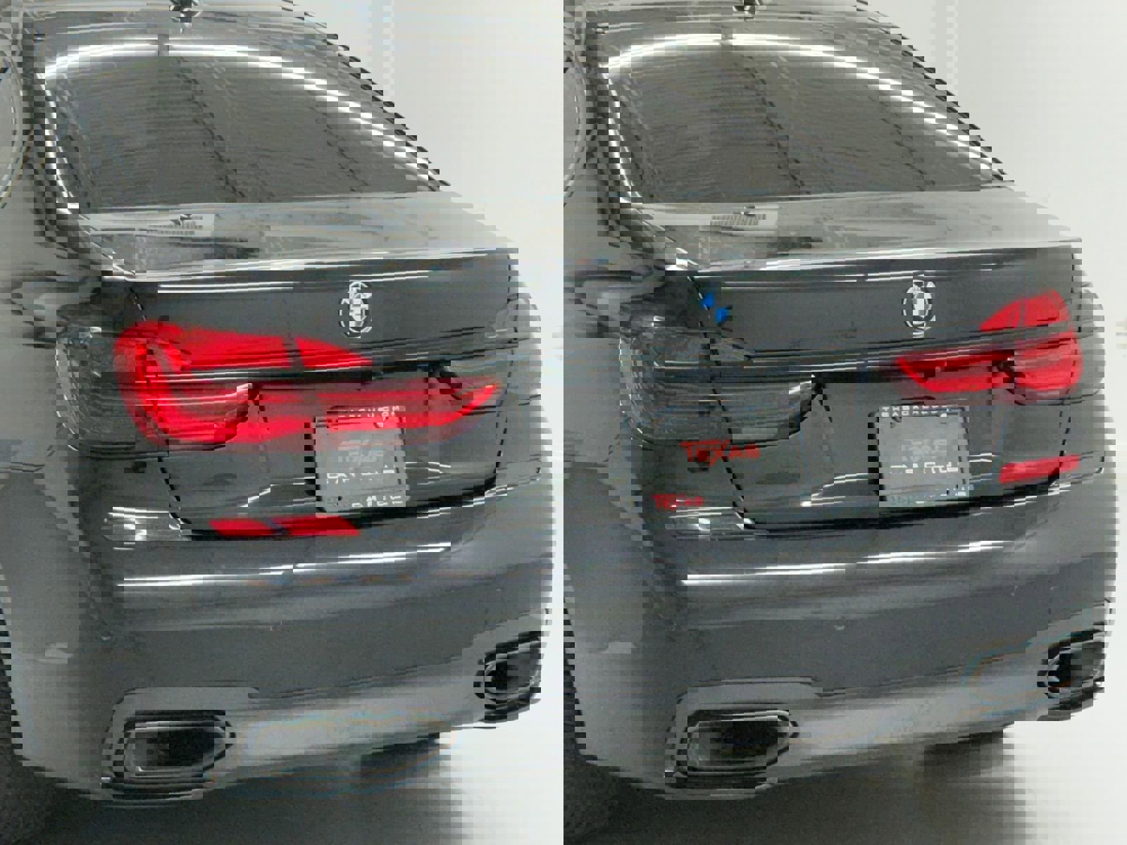 Used 2018 BMW 740e xDrive image 11