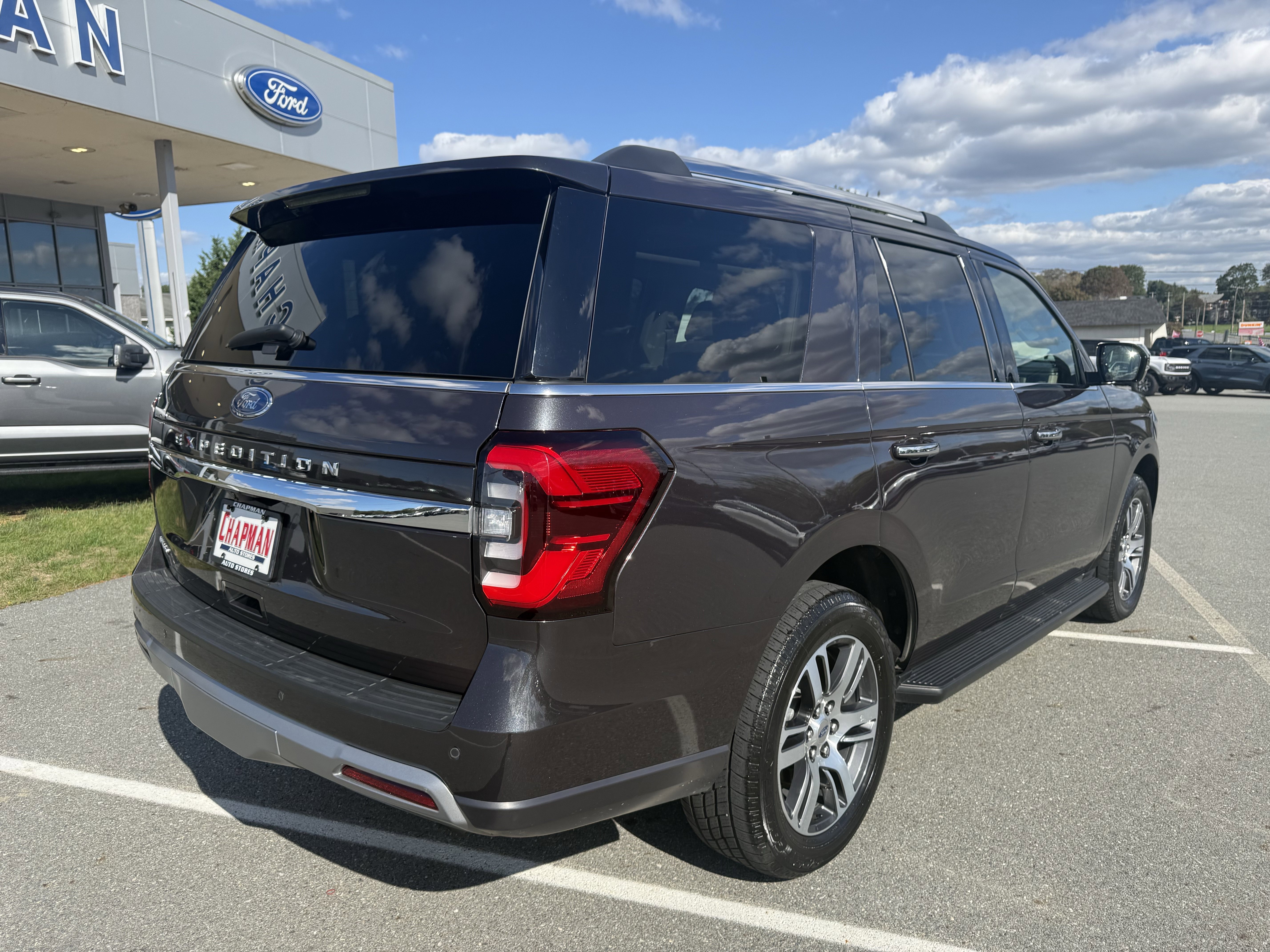 Used 2024 Ford Expedition Limited image 8