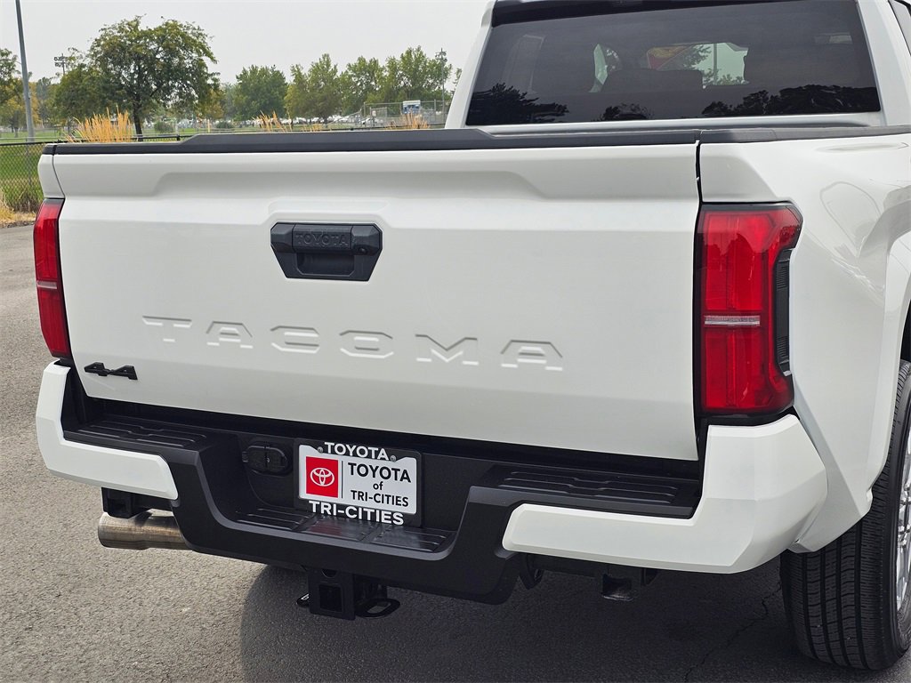Used 2025 Toyota Tacoma SR5 image 12