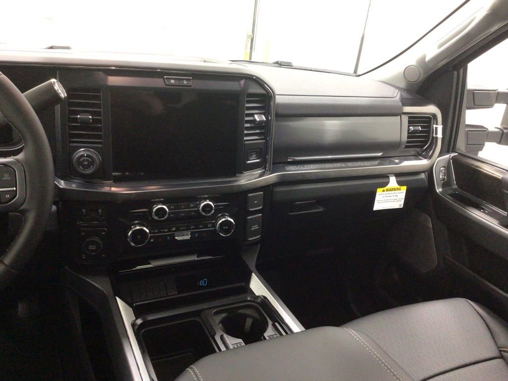 New 2025 Ford F250 Lariat w/ Lariat Ultimate Package image 41