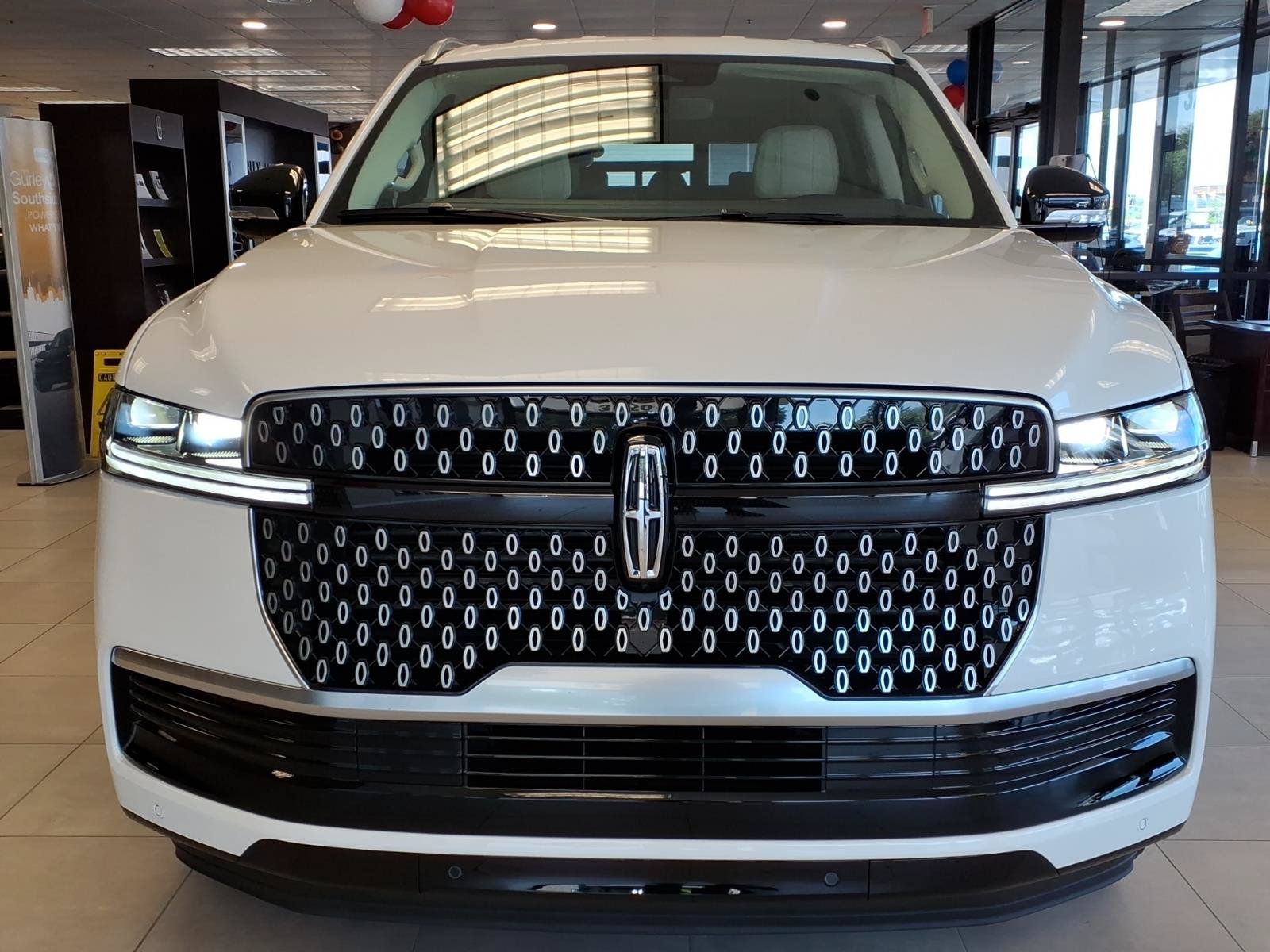New 2027 Lincoln Navigator L Premier AWD/4WD image 2