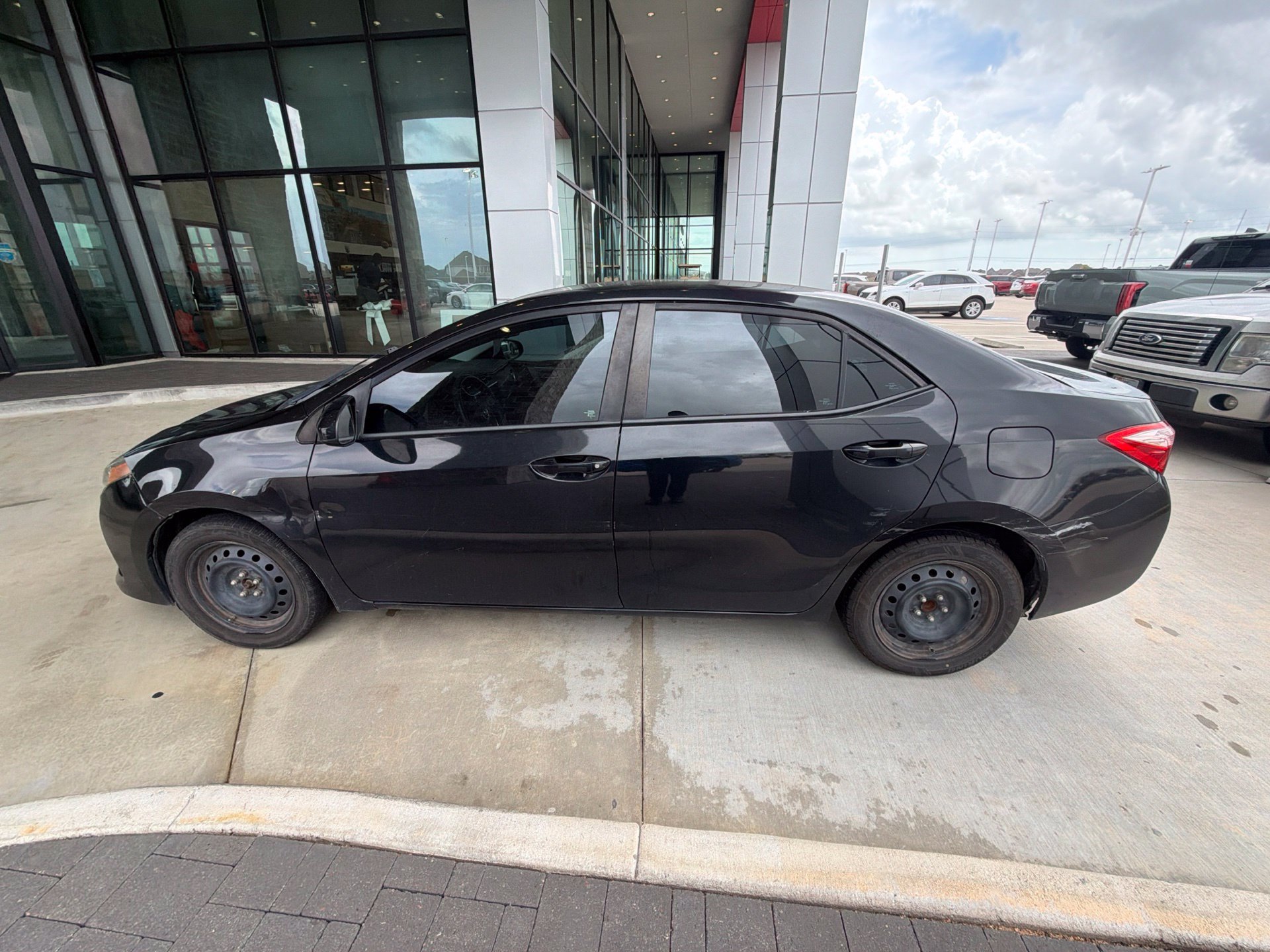 Used 2018 Toyota Corolla LE FWD image 8