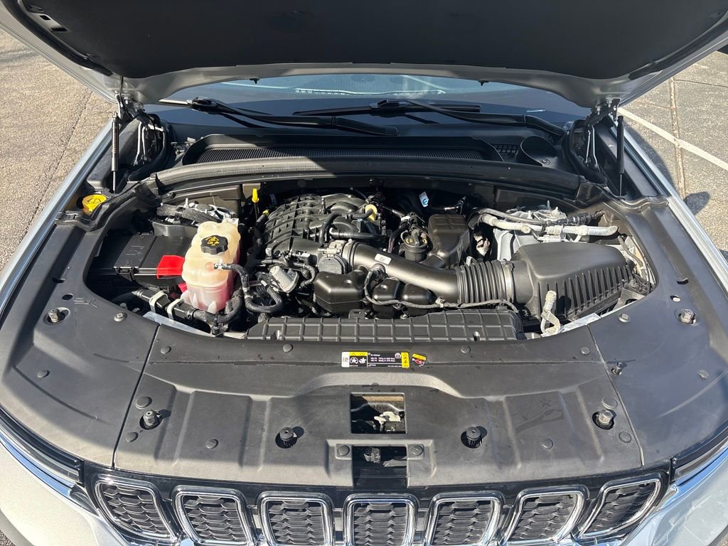 Used 2025 Jeep Grand Cherokee Limited image 31