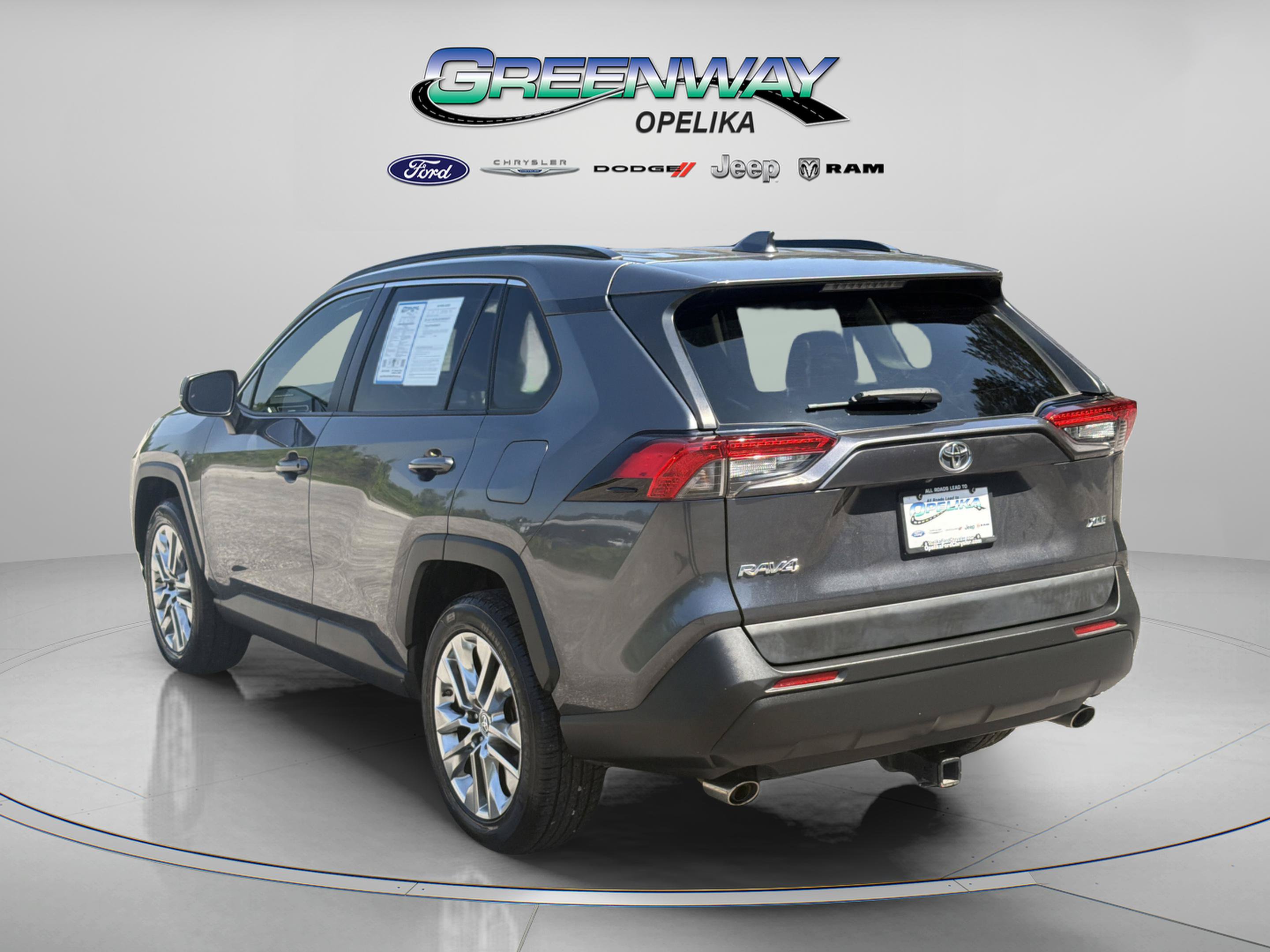Used 2019 Toyota RAV4 XLE Premium FWD image 5