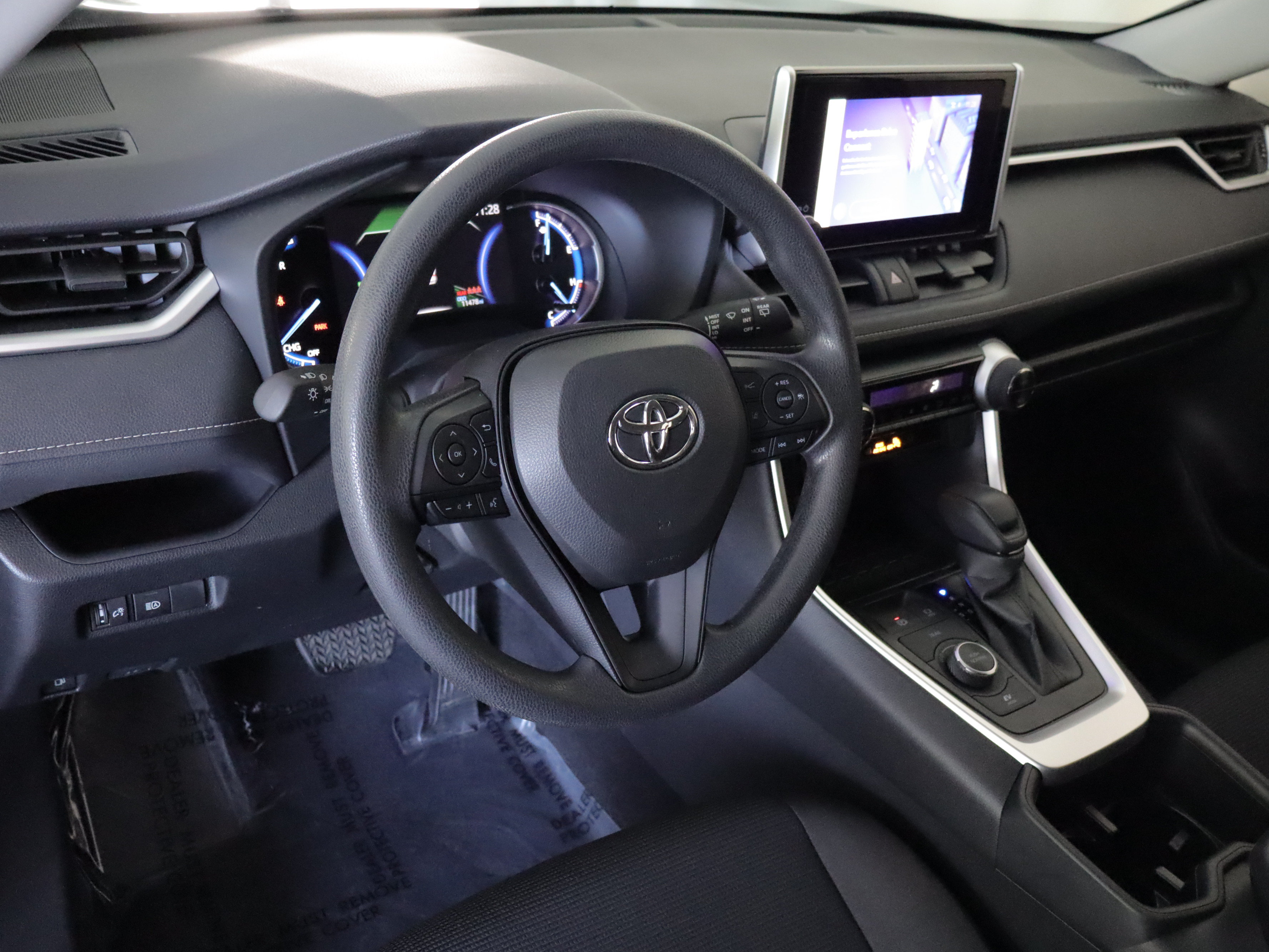 Used 2025 Toyota RAV4 LE AWD/4WD image 9