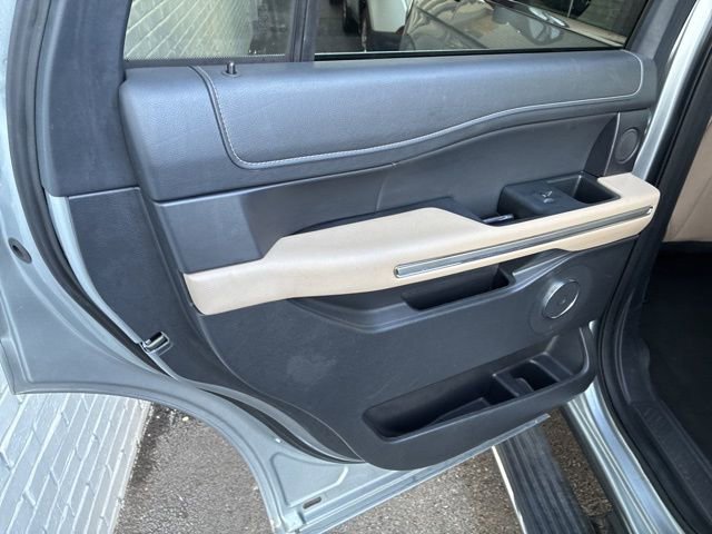 Used 2023 Ford Expedition Limited image 20