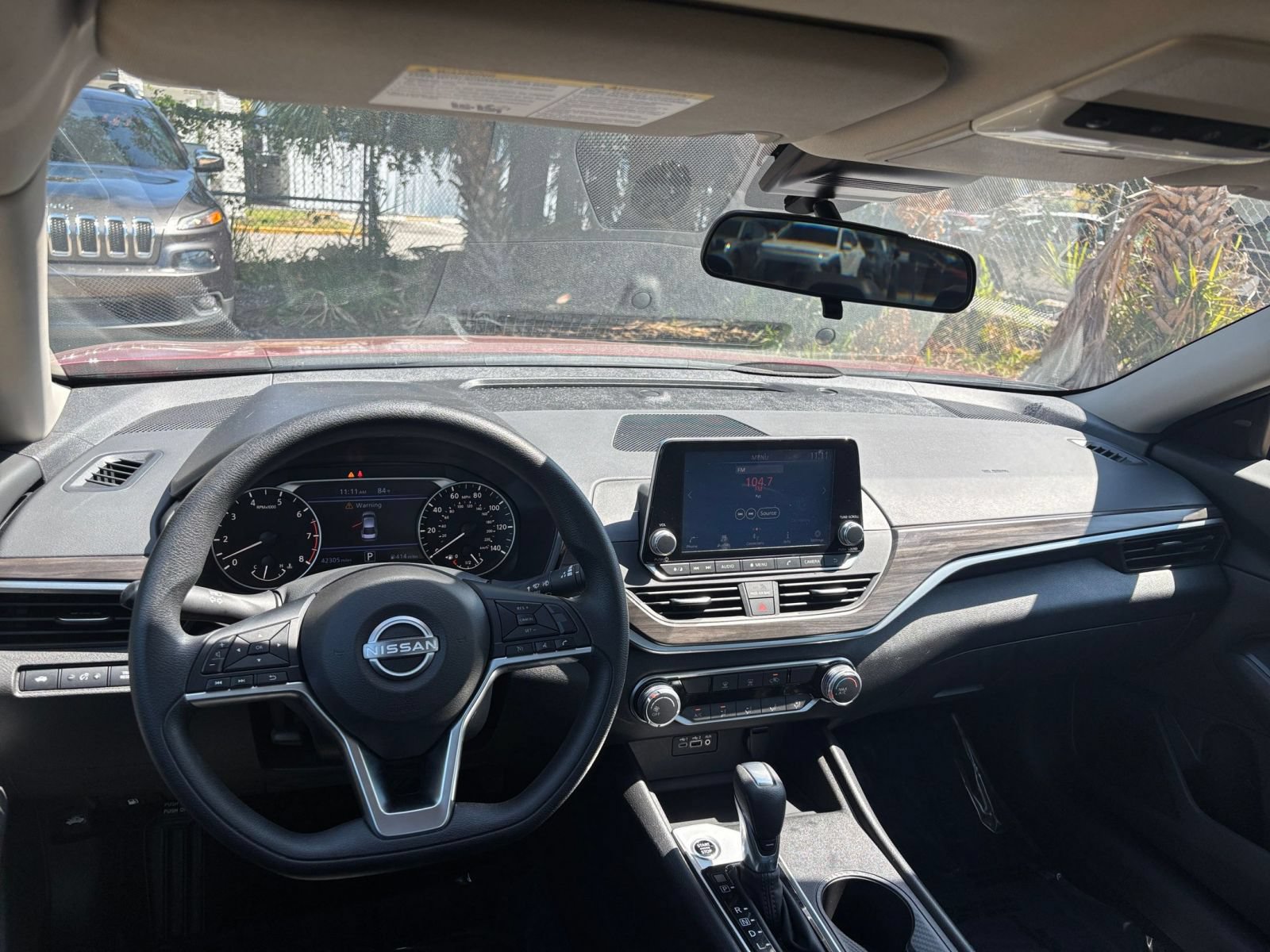 Used 2025 Nissan Altima 2.5 SV FWD image 34