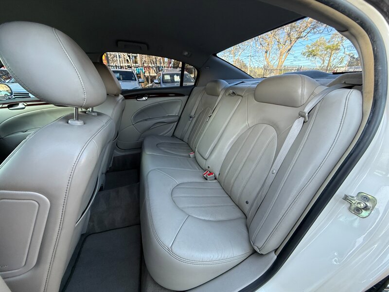 Used 2009 Buick Lucerne CXL w/ Driver Confidence Package FWD image 21